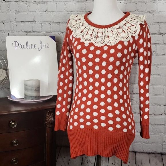 Orange red sweater with white polka dots and lace - Picture 2 of 9